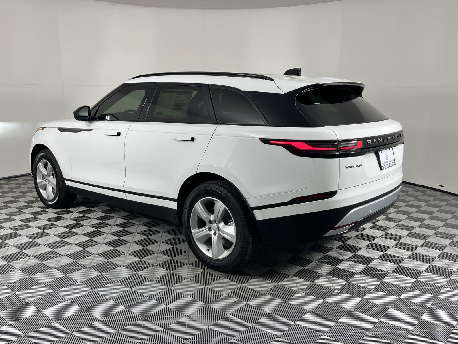 2025 Land Rover Range Rover Velar P250 S photo 3