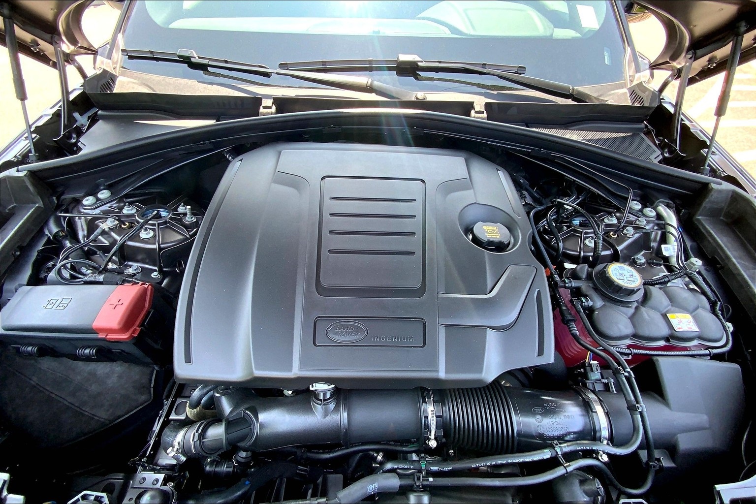2026 Land Rover Range Rover Velar P250 Dynamic SE photo 14