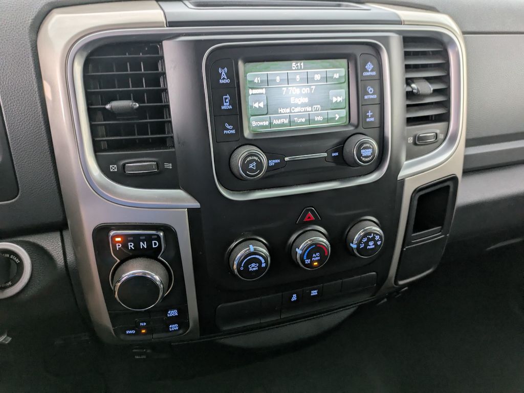 2016 Ram 1500 SLT photo 18