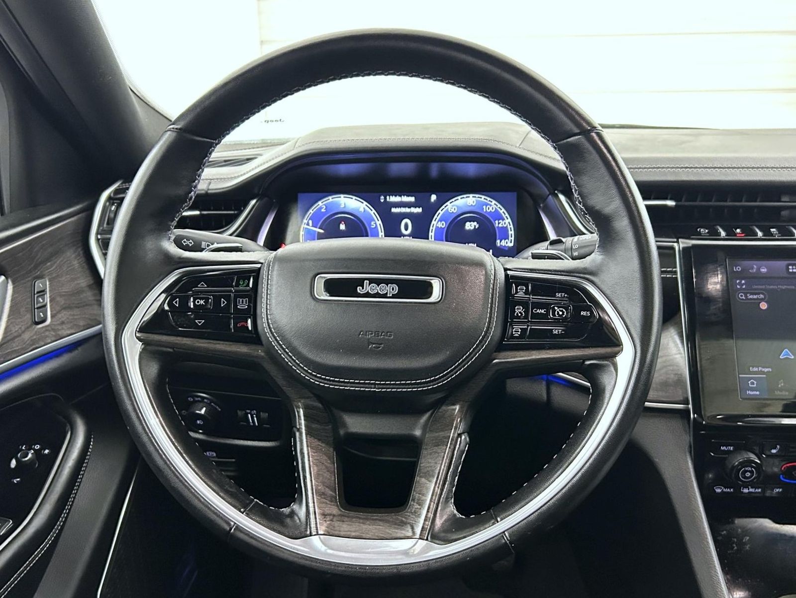 2022 Jeep Grand Cherokee Overland photo 11