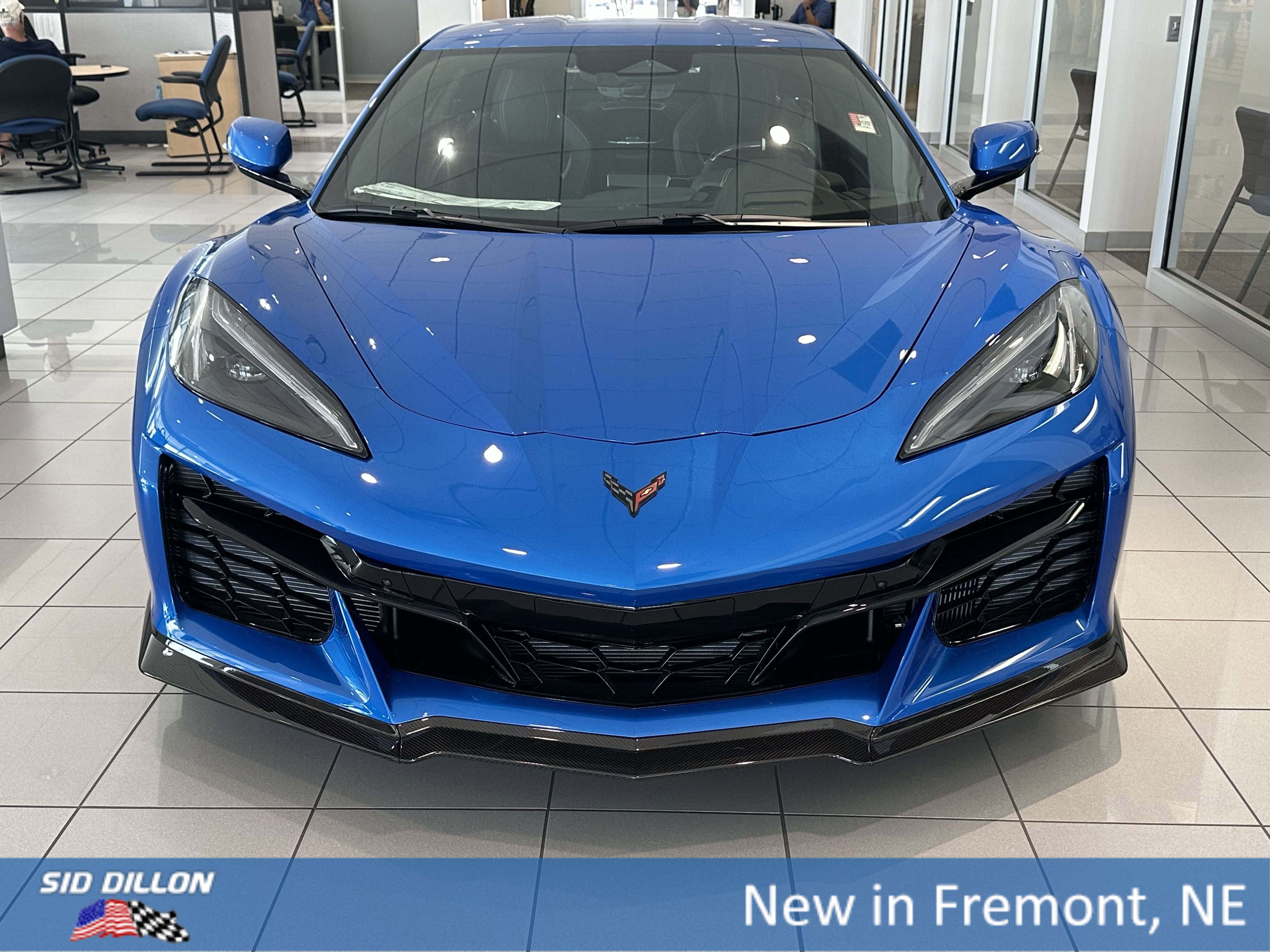 2025 Chevrolet Corvette E-Ray 3LZ photo 2