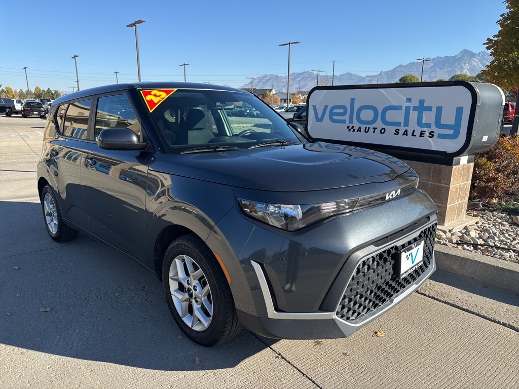 2023 Kia Soul LX's photo