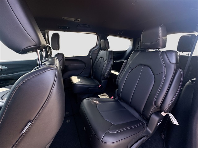 2025 Chrysler Voyager LX photo 20