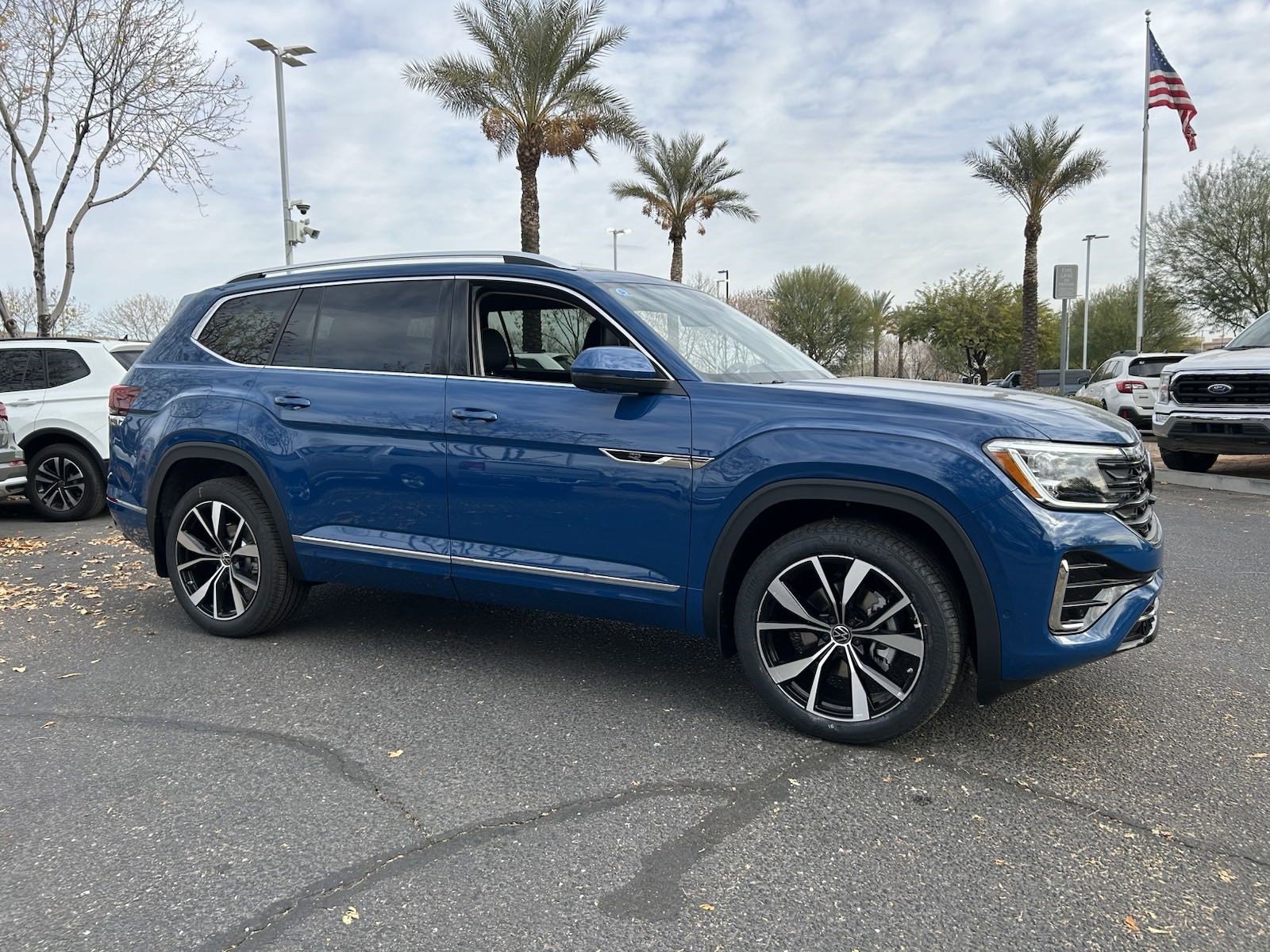 2025 Volkswagen Atlas SEL Premium R-Line photo 4