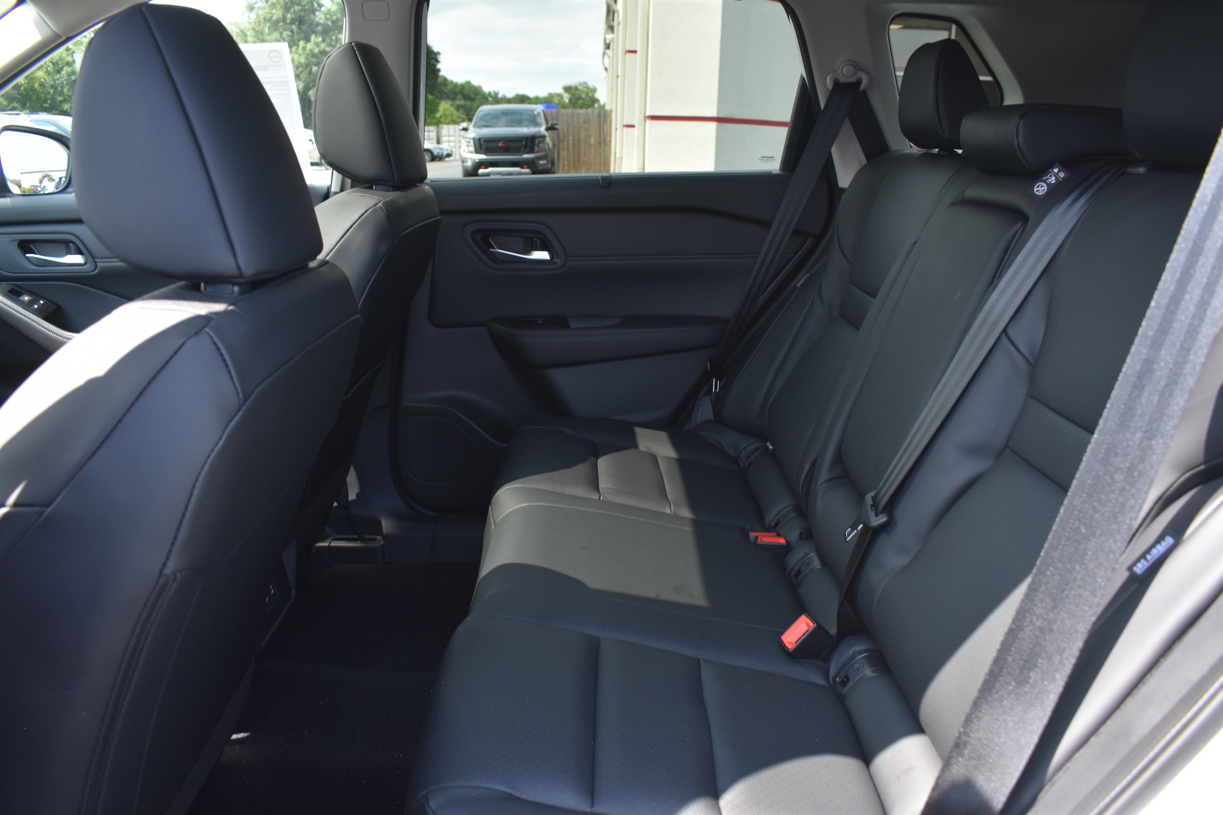 2026 Nissan Rogue SV photo 4