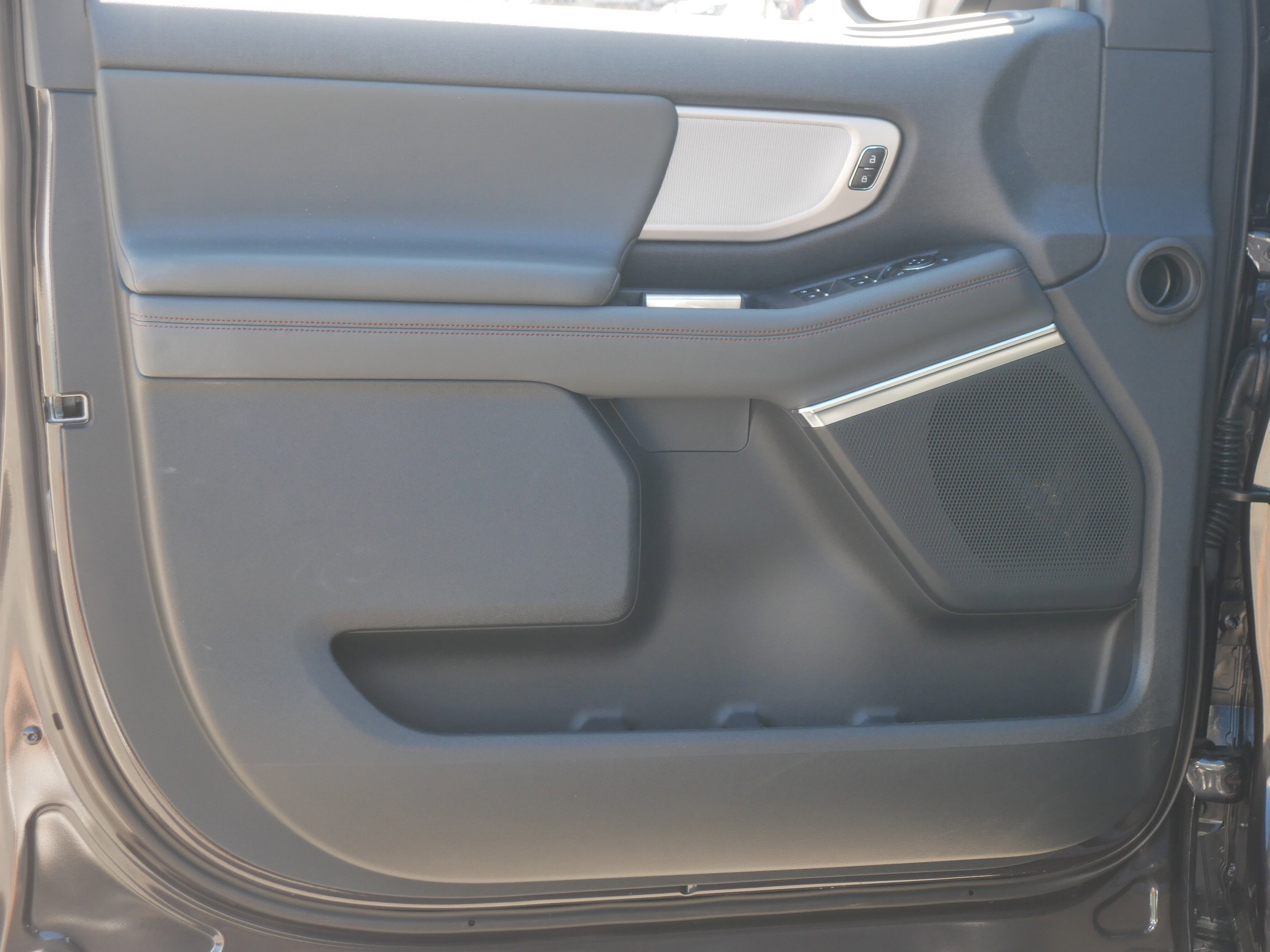 2025 Ford Expedition photo 34