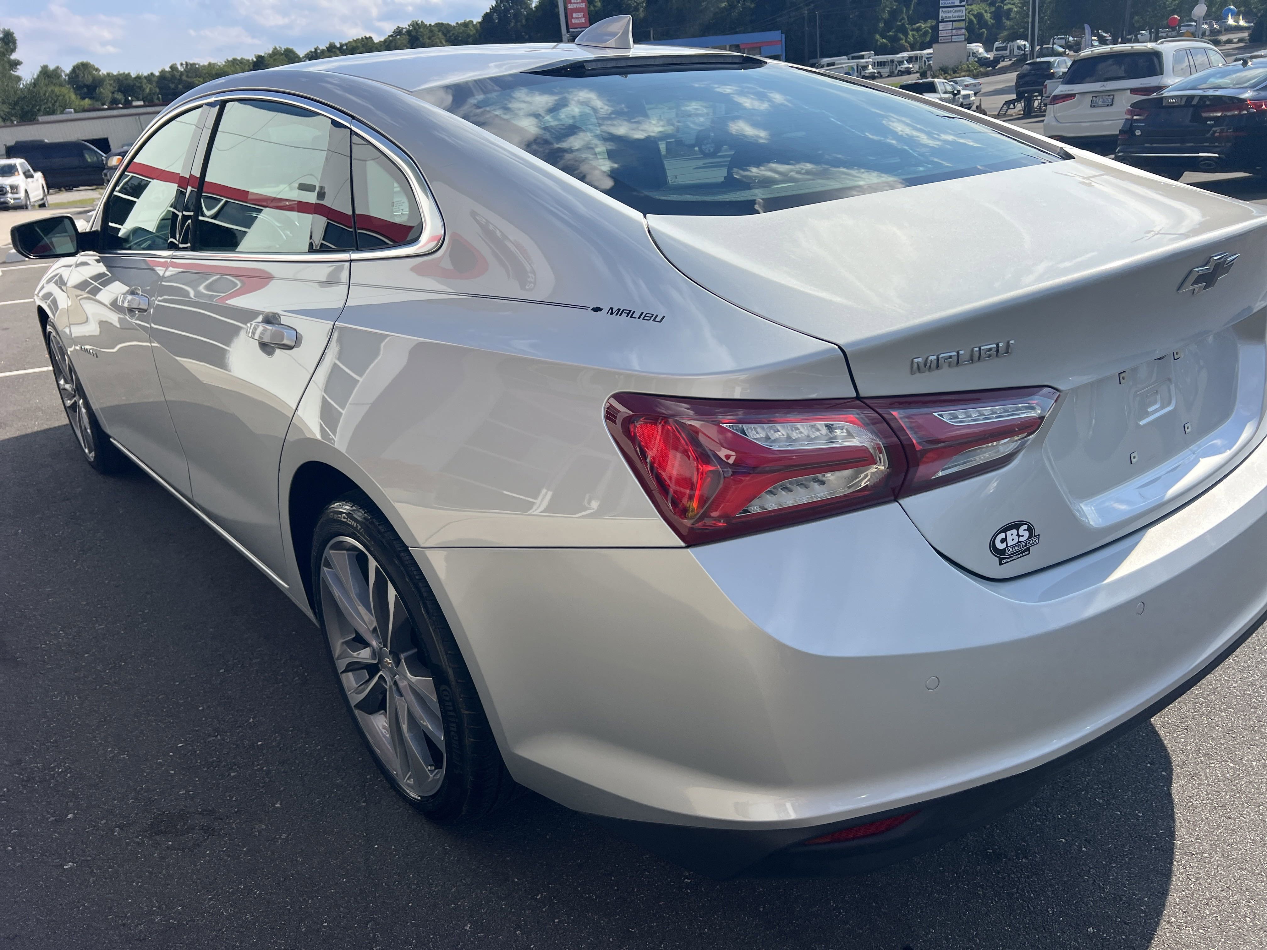2022 Chevrolet Malibu 1LT photo 2