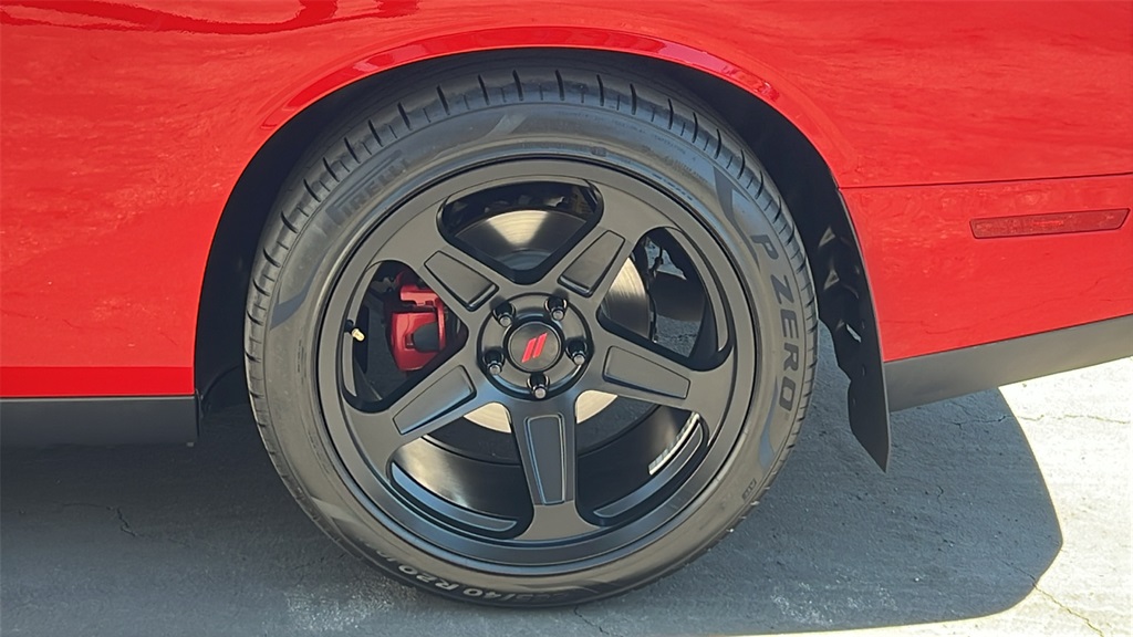 2017 Dodge Challenger R/T photo 7