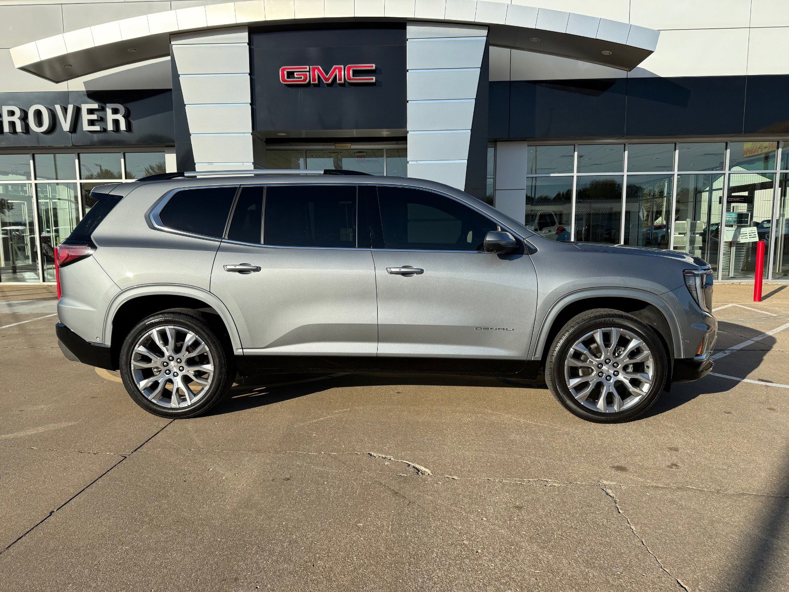 2024 Gmc Acadia Denali photo 2