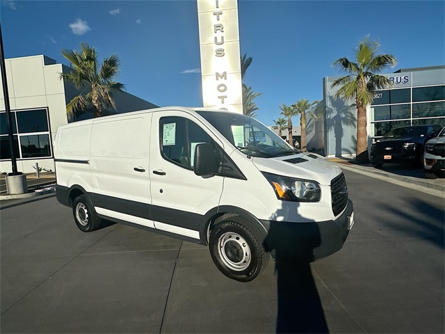 2016 Ford Transit Base's photo