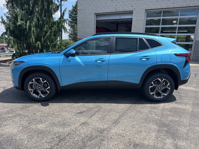 2025 Chevrolet Trax LT photo 6