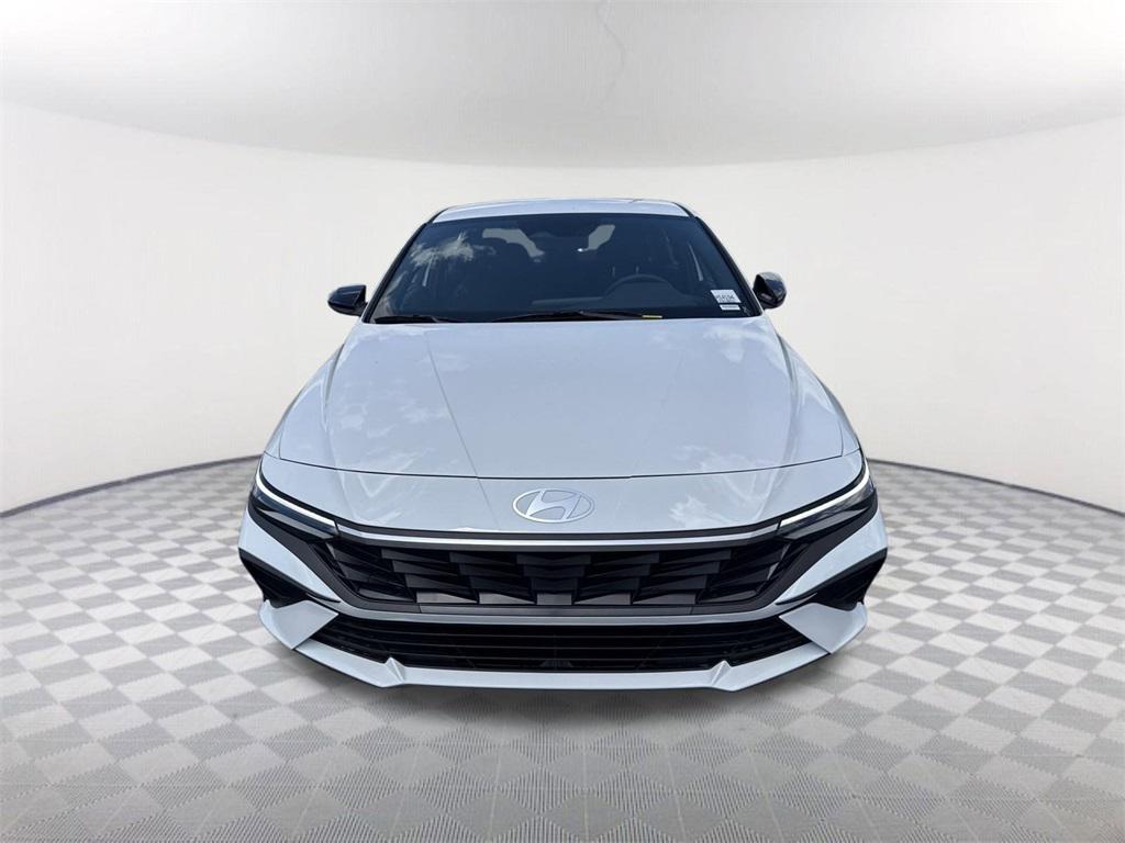 2025 Hyundai Elantra SEL Sport photo 2
