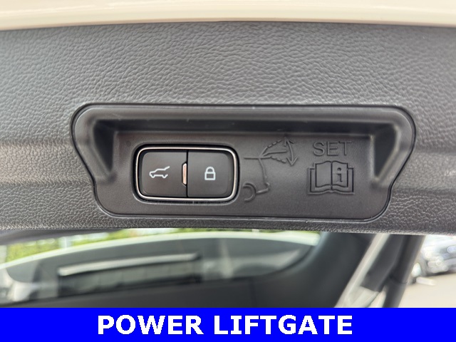 2020 Ford Explorer ST photo 11