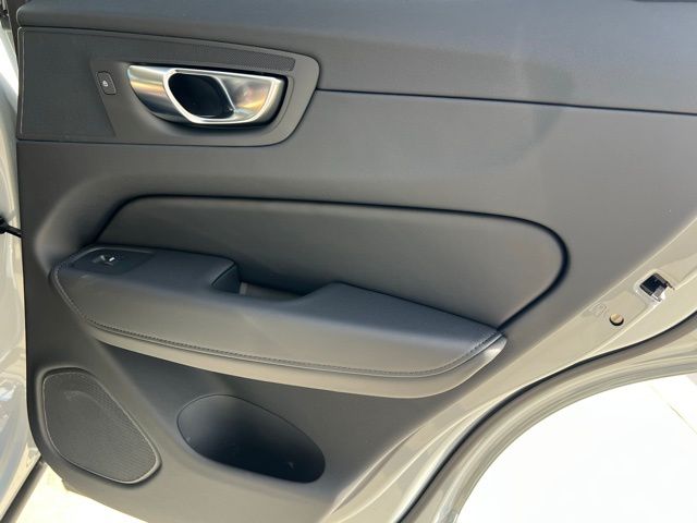 2025 Volvo XC60 B5 Core photo 23