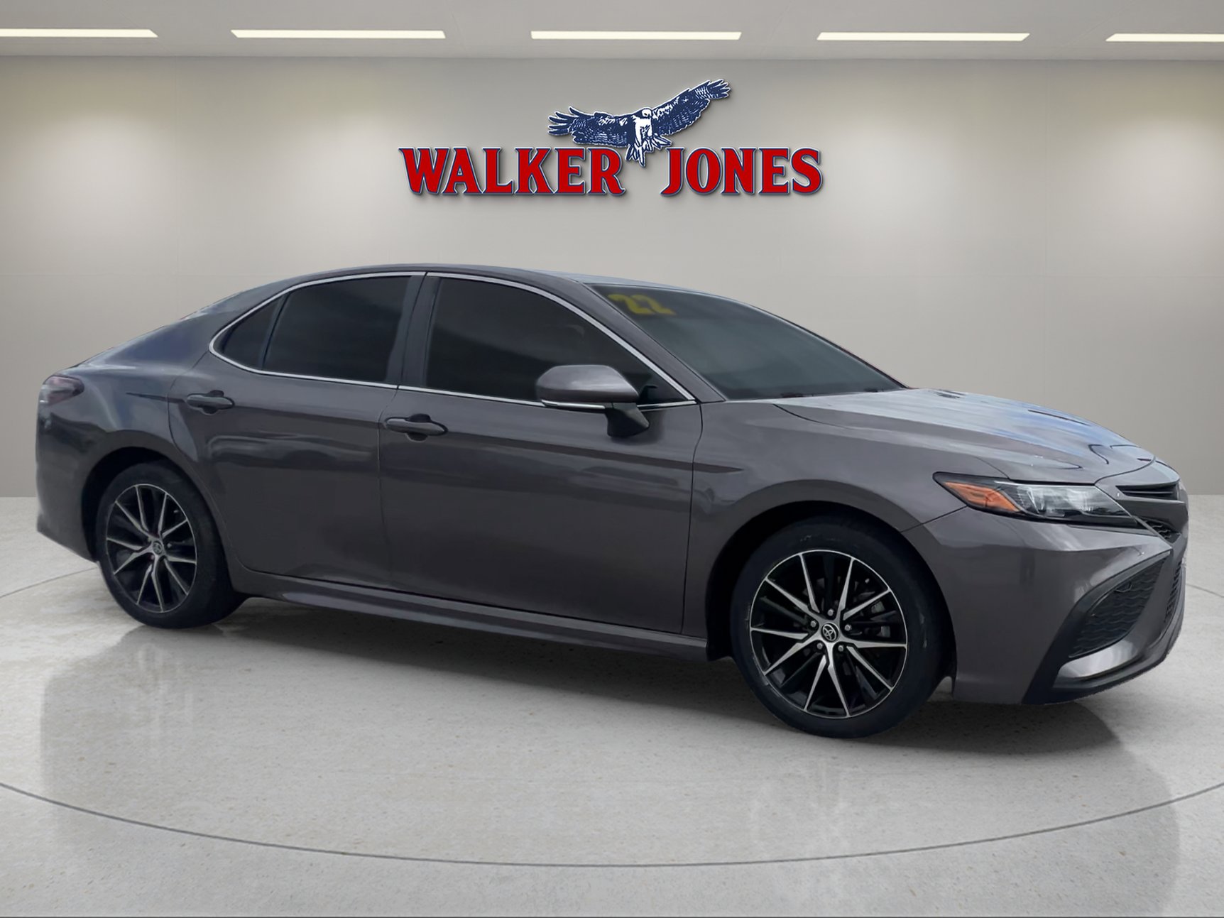 2022 Toyota Camry SE photo 3