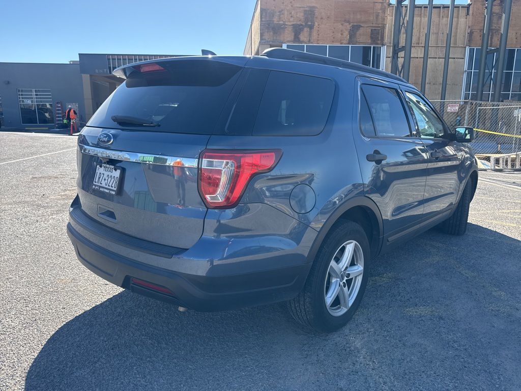 2018 Ford Explorer Base photo 3