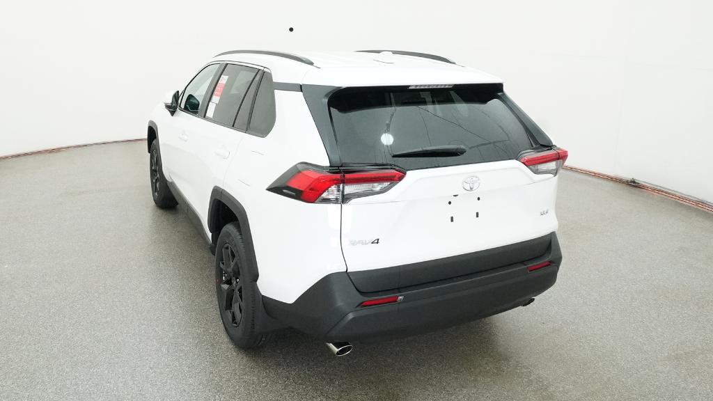 2025 Toyota RAV4 XLE photo 13