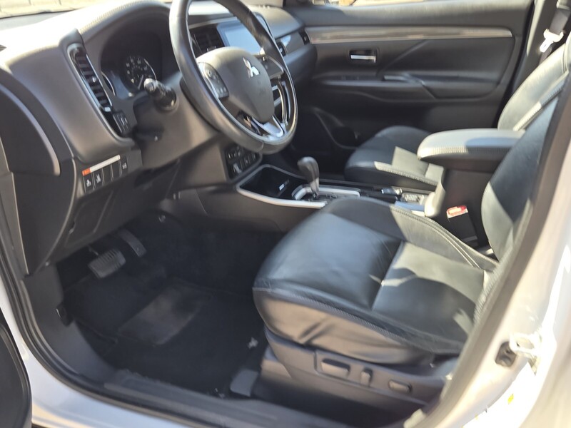 2020 Mitsubishi Outlander SEL photo 10