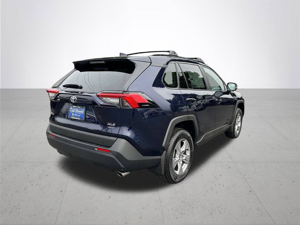 2025 Toyota RAV4 XLE photo 7