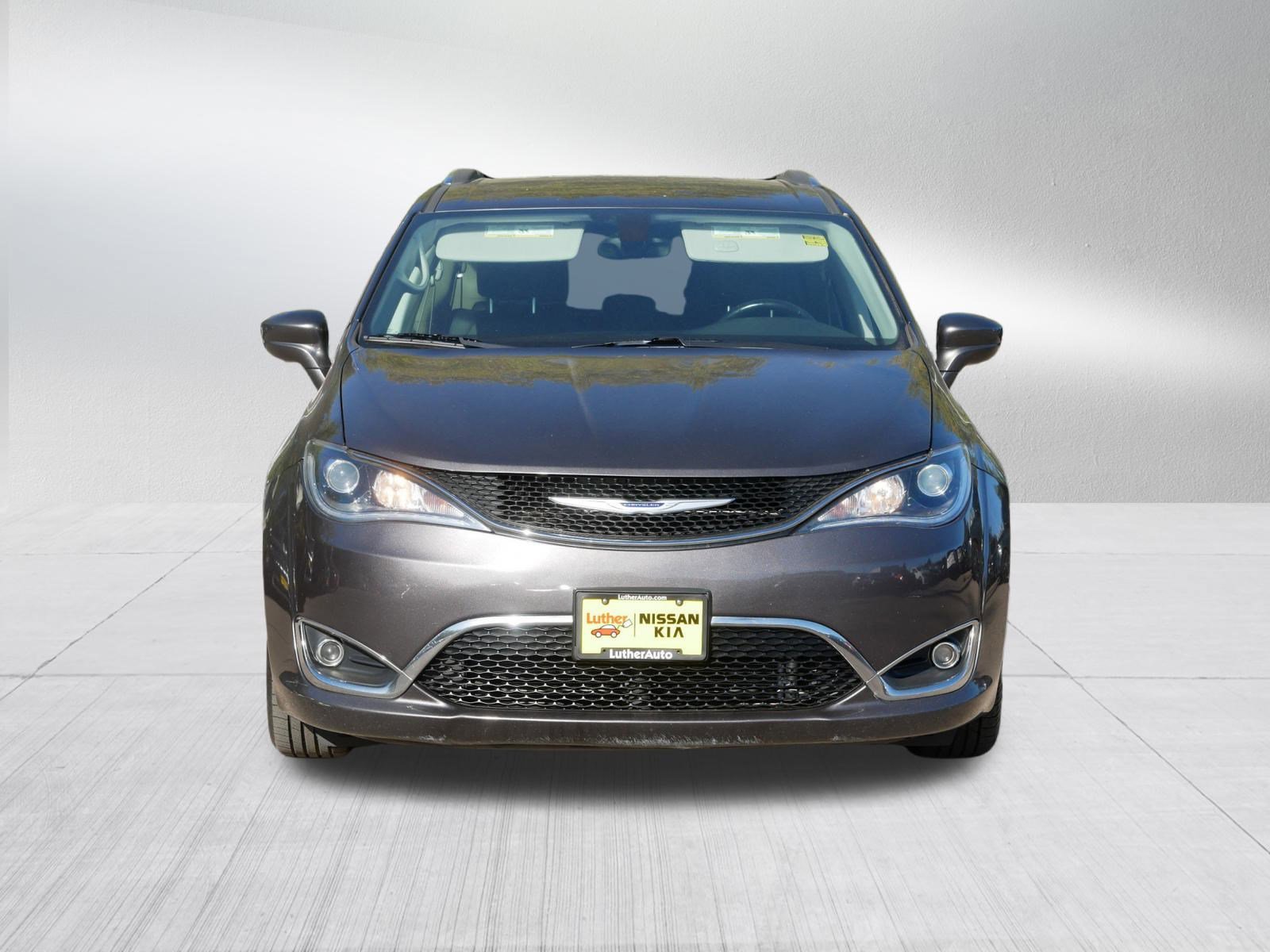 2018 Chrysler Pacifica Touring L photo 2