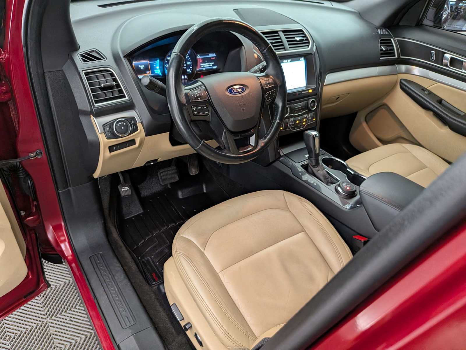 2017 Ford Explorer XLT photo 2