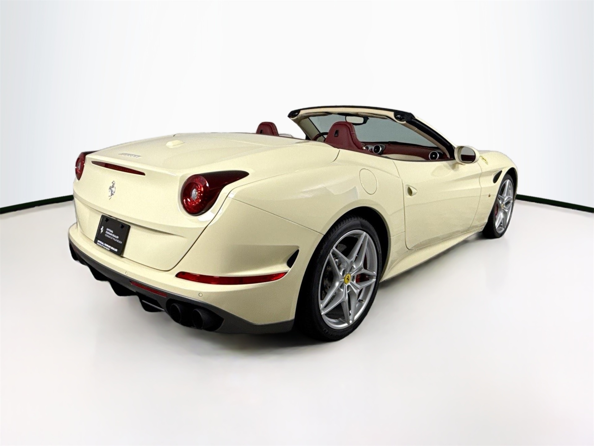 2017 Ferrari California T photo 7