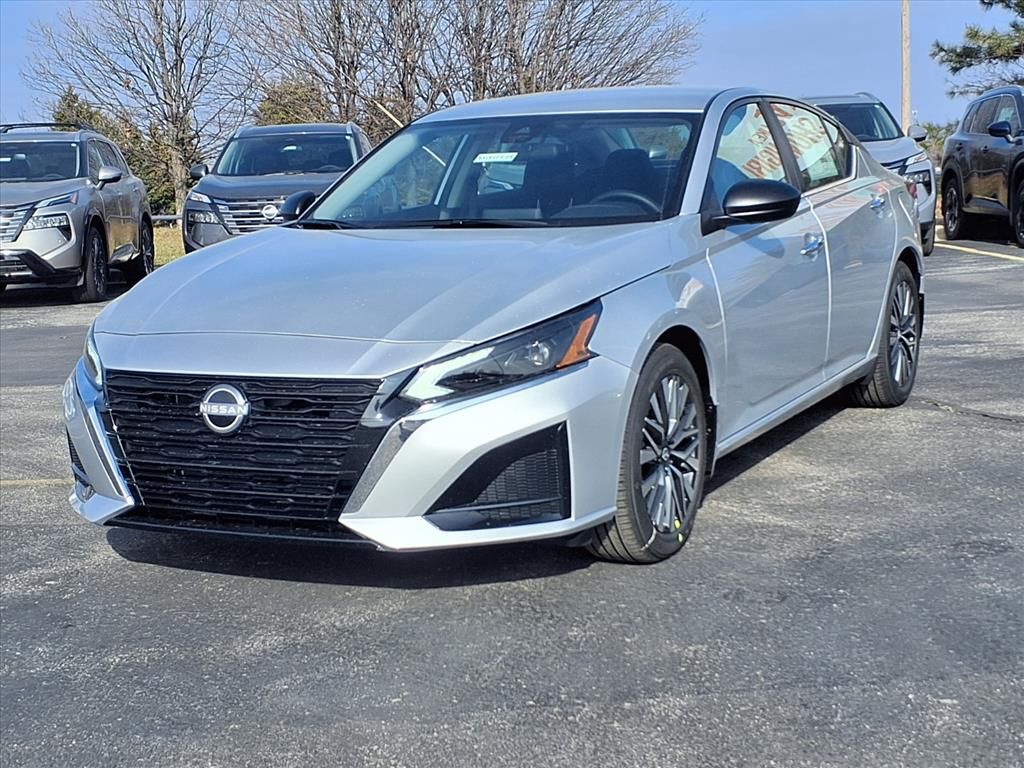 2025 Nissan Altima SV's photo