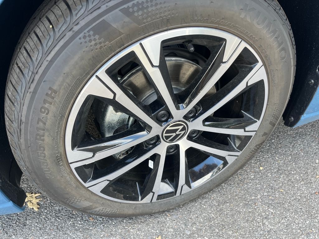 2025 Volkswagen Jetta 1.5T Sport photo 2