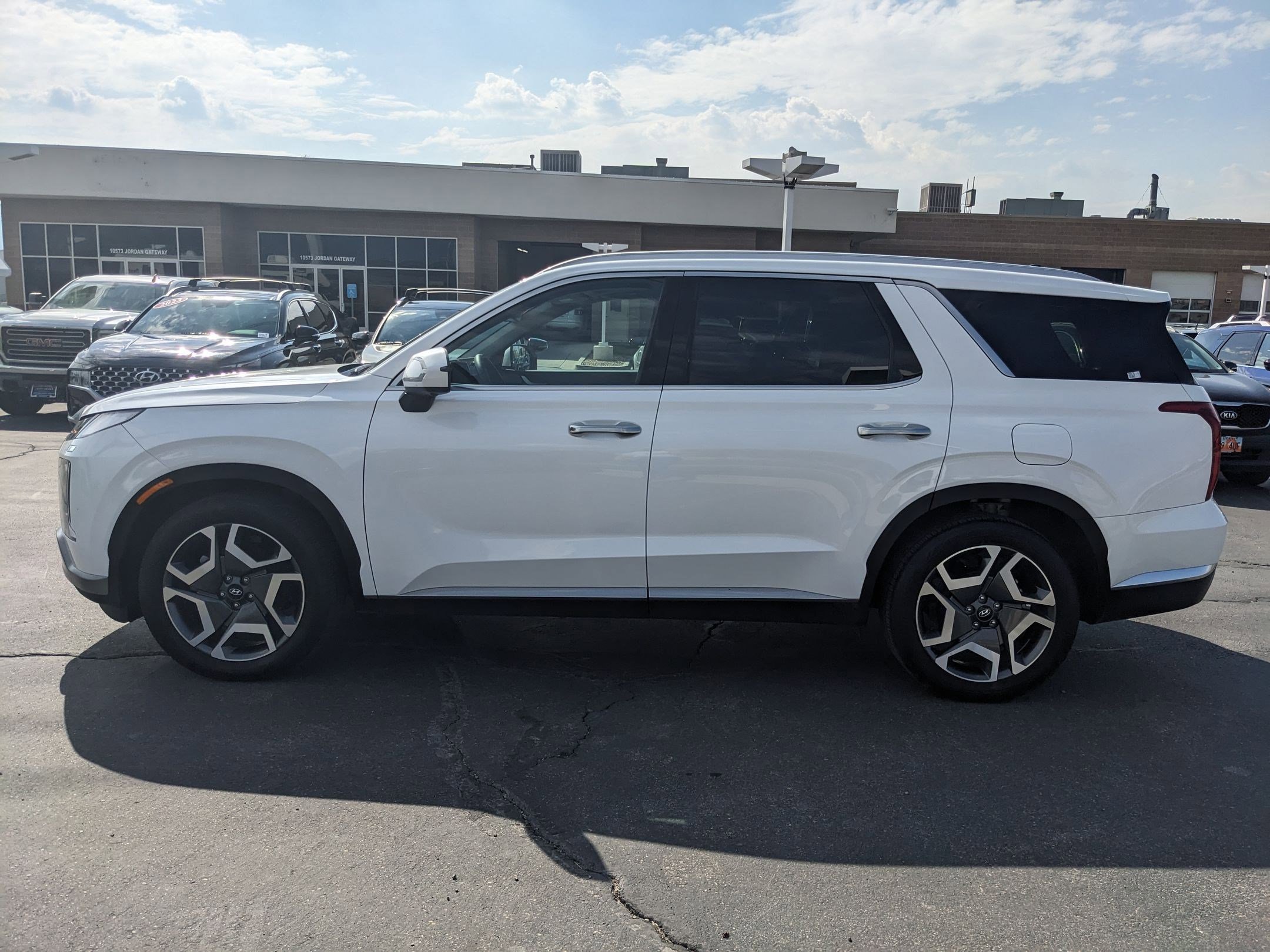 2025 Hyundai Palisade Limited photo 2