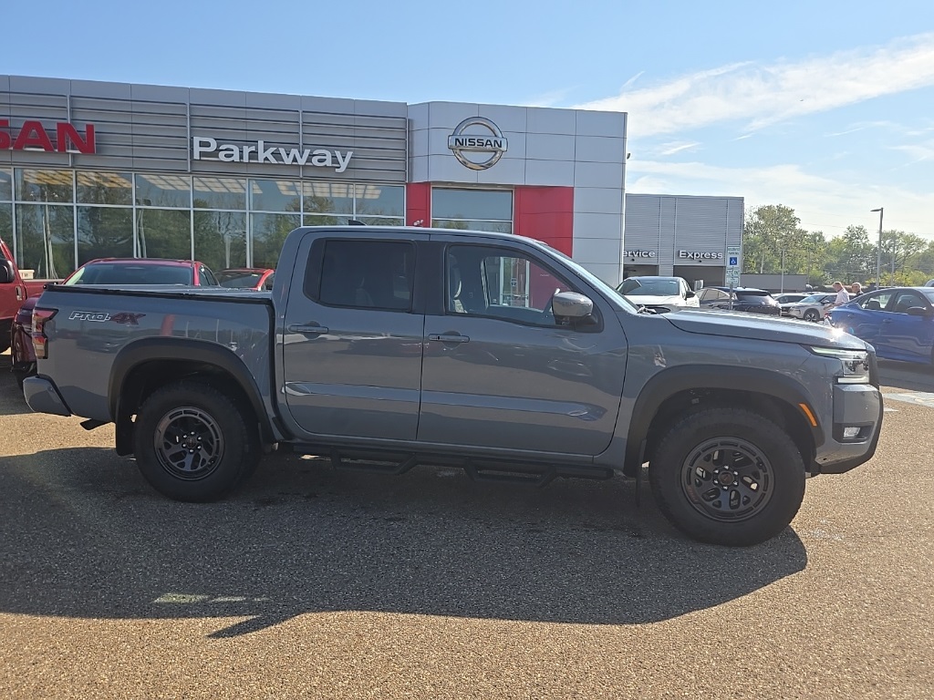 2025 Nissan Frontier PRO-4X photo 3