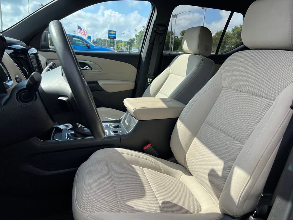 2023 Chevrolet Traverse LS photo 5