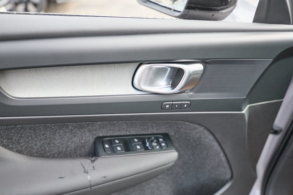 2026 VOLVO XC40 - Image 10