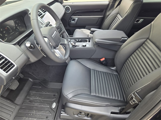 2025 Land Rover Discovery S photo 8