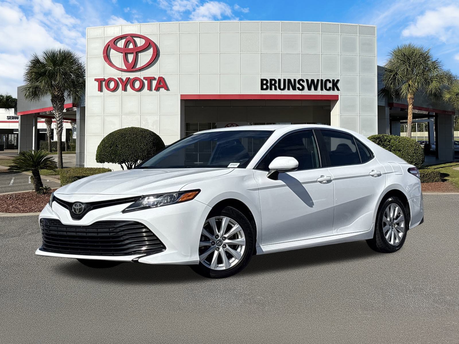 2020 Toyota Camry LE's photo