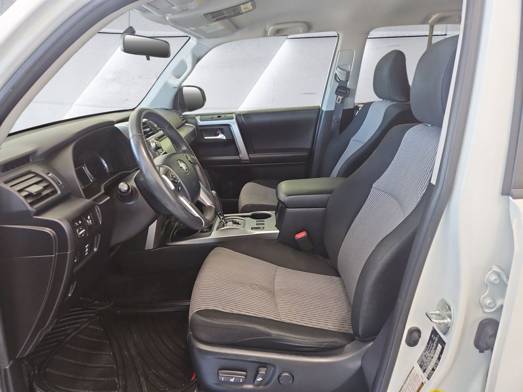 2018 Toyota 4Runner SR5 photo 5