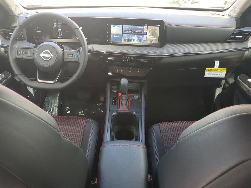 2025 Nissan Kicks SR photo 13