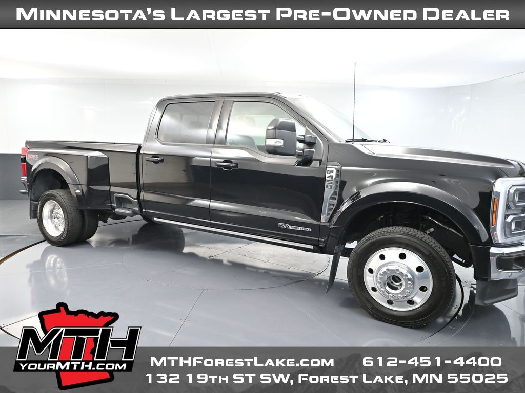 2024 Ford F-450 Super Duty Lariat's photo