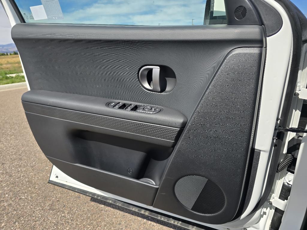 2025 Hyundai Ioniq 5 SEL photo 15