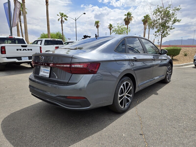 2025 Volkswagen Jetta 1.5T Sport photo 4