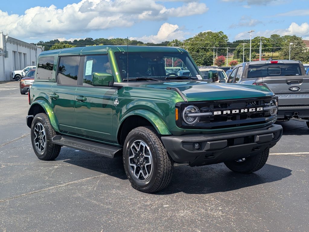 2025 Ford Bronco Outer Banks photo 2