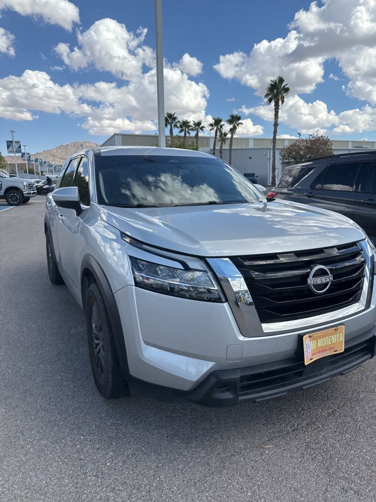 2022 Nissan Pathfinder S photo 16