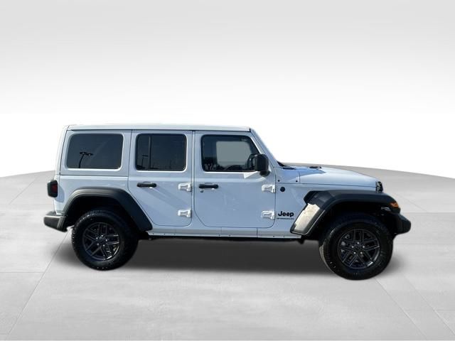 2025 Jeep Wrangler Sahara photo 3