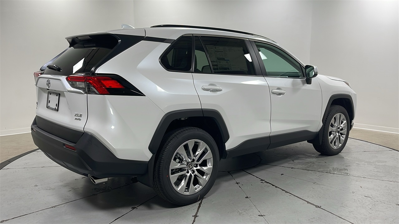 2025 Toyota RAV4 XLE Premium photo 4