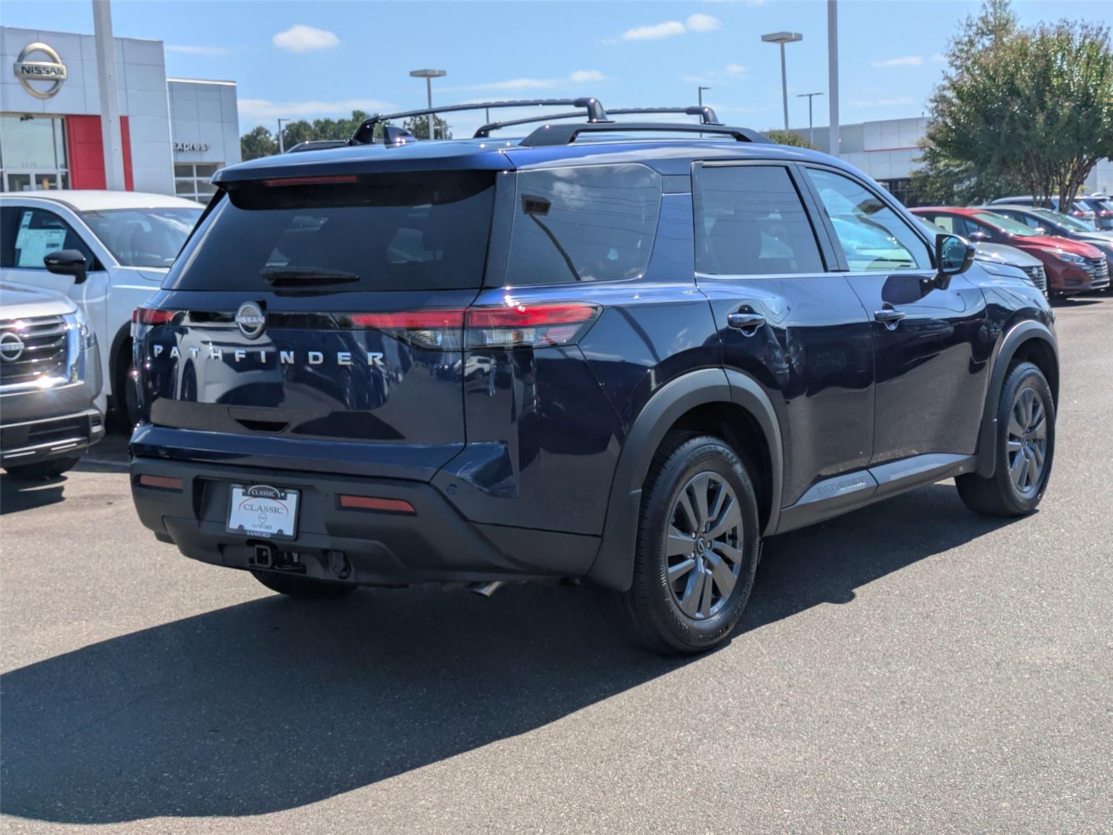 2025 Nissan Pathfinder SV photo 5