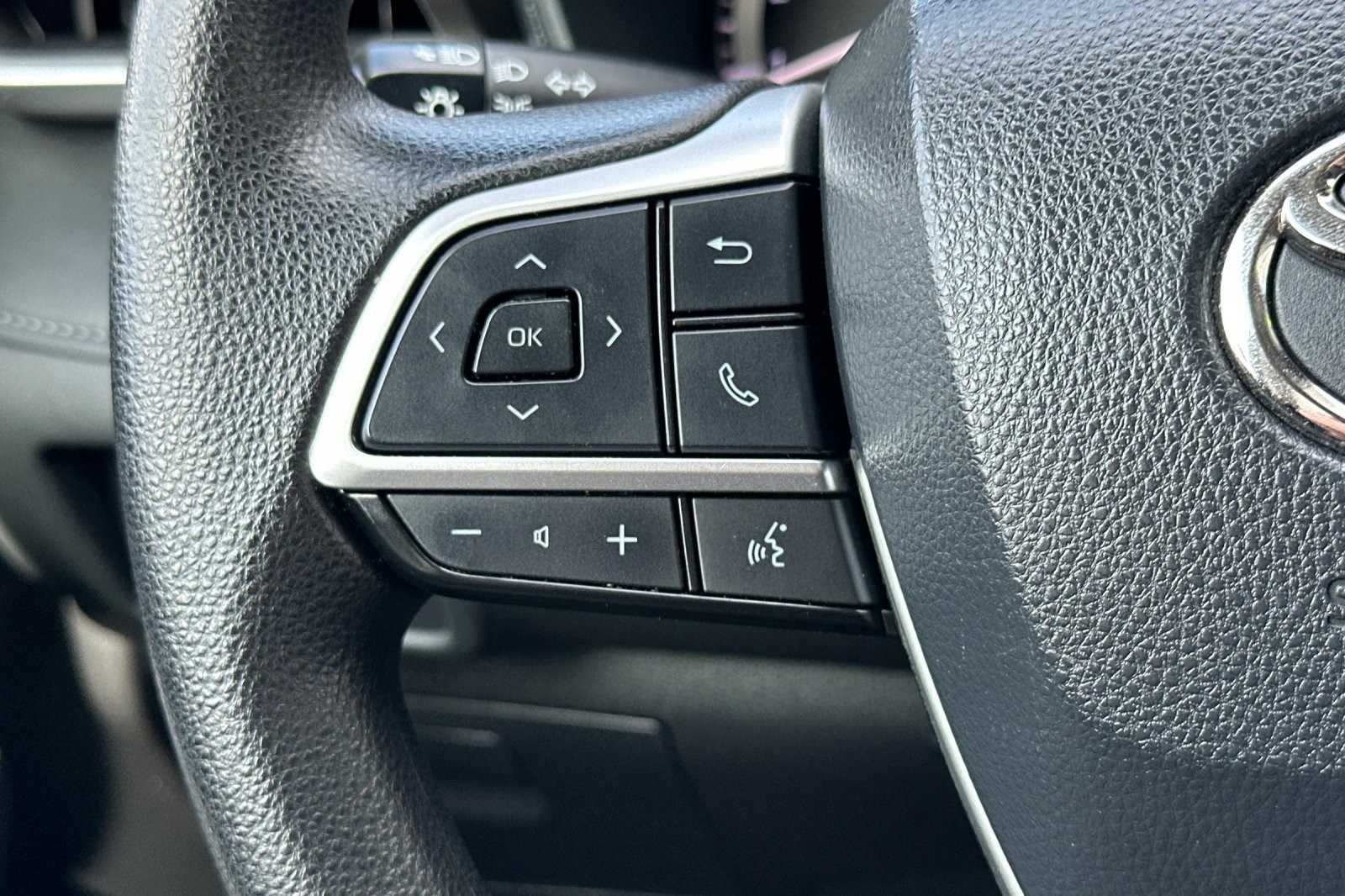 2023 Toyota Highlander L photo 26