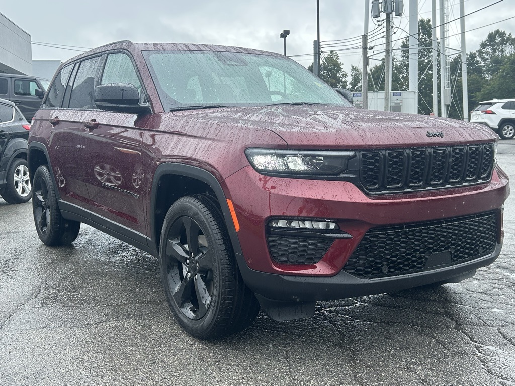 2025 Jeep Grand Cherokee Limited photo 3