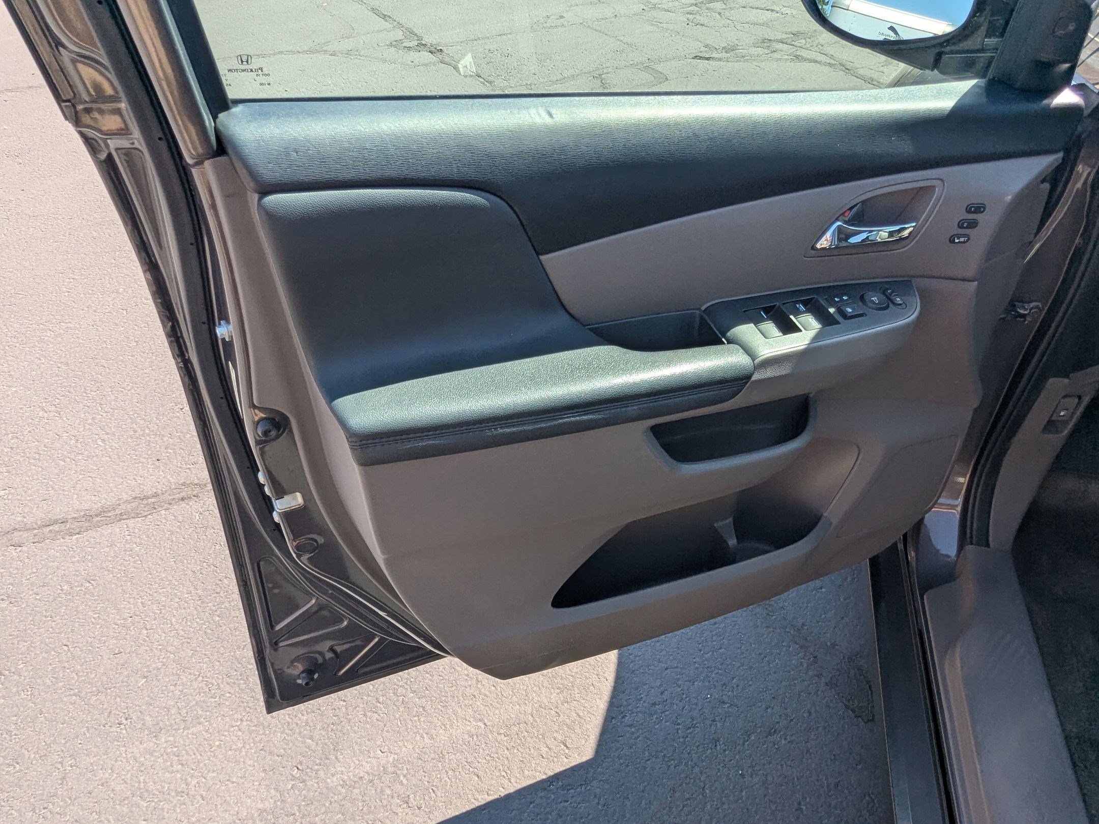2016 Honda Odyssey Touring Elite photo 11