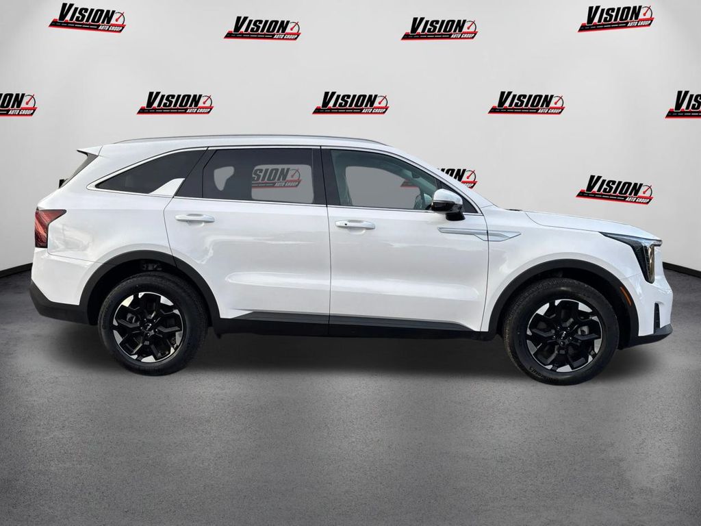 2025 Kia Sorento S photo 4