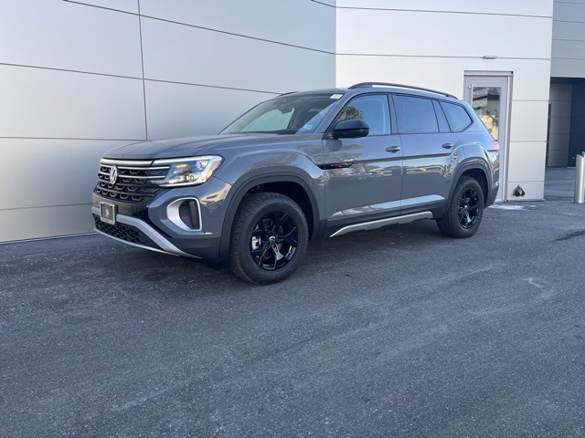 2025 Volkswagen Atlas Peak Edition SE photo 3