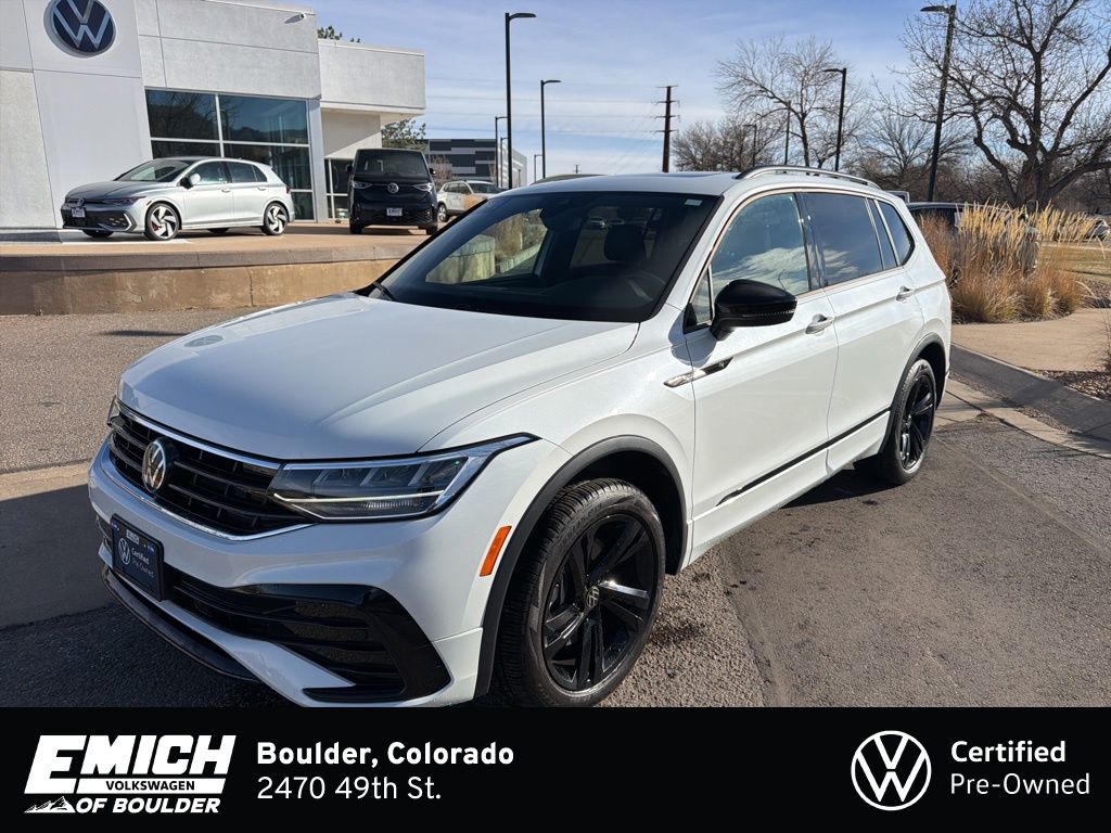 2024 Volkswagen Tiguan SE R-LINE BLACK's photo